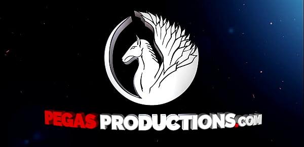  Pegas Productions - Fourrées par leur Coach de Succer